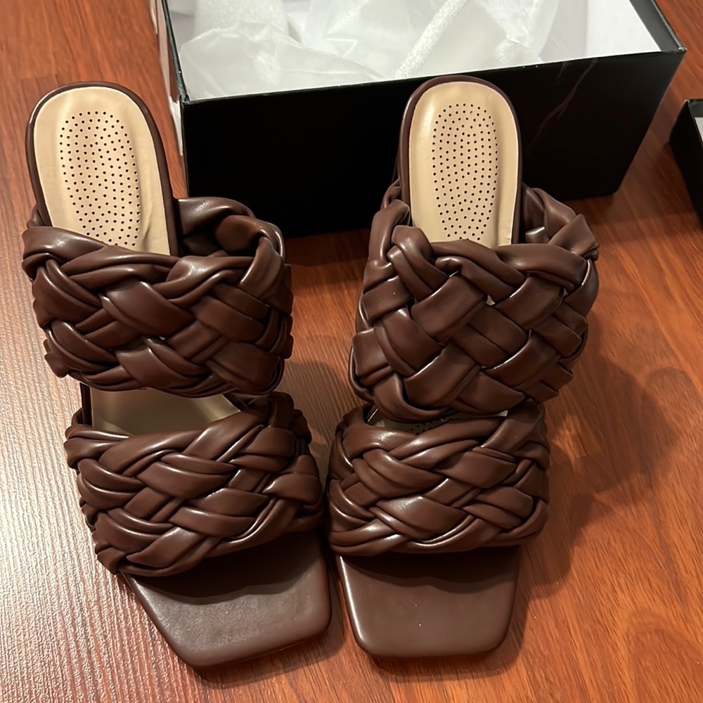Dark brown sandals size 7